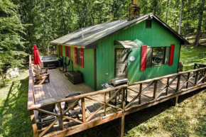 River Access Cabin w Hot Tub Kayaks WiFi Grill